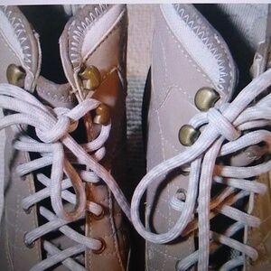 Simms  SZ 7 Men's Taupe-Gray Mesh Fishing Sneakers